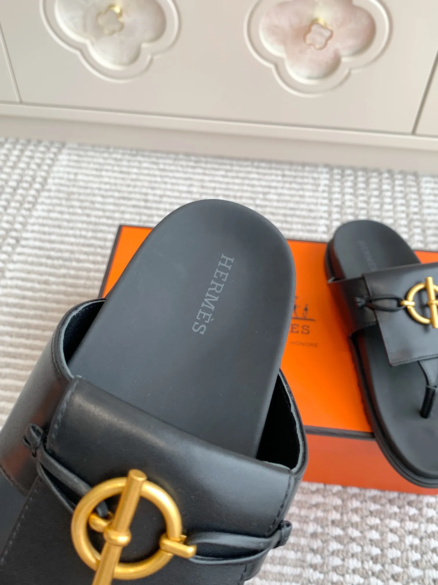 💕💕Factory direct selling price p480💕💕 Hermes 〰️H chypre series Kelly buckle second uncle slippers Quality Upper: imported calfskin/palmprint cowhide/imported cowhide Foot pads imported silk cowhide, original molded outsole Female size: 35-42